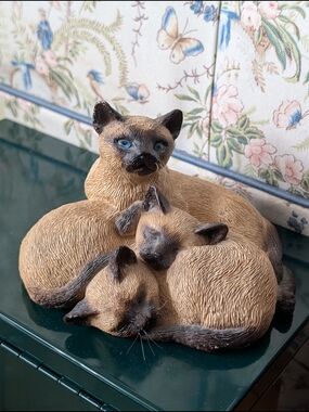 1985 Whiskers By Martha Figurine